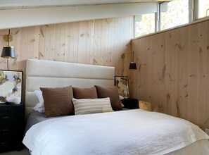 4 bedrooms, desk, iron/ironing board, free WiFi