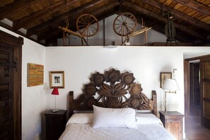 3 slaapkamers, een strijkplank/strijkijzer, gratis wifi, beddengoed