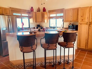 Fridge, microwave, oven, stovetop - Casa Fenix, swimming pool Private yard , outdoor kitchen 5 min to the beach (Los Barriles)