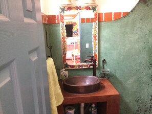 Shower, hair dryer, towels, shampoo