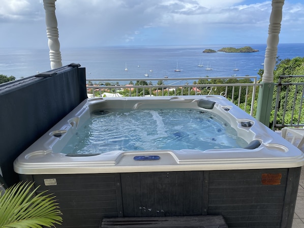 Bain à remous extérieur