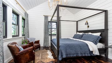 4 bedrooms, desk, WiFi