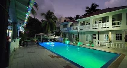 Studio w Pool Near IGY Marina, Beach & Amenities