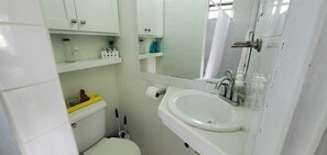 مجففات شعر، مناشف، صابون، شامبو