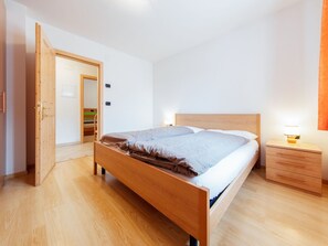 2 Schlafzimmer, Reisekinderbett, WLAN, Bettwäsche