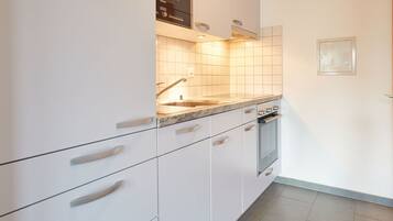 Micro-ondes, four, lave-vaisselle