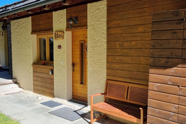 Gebäude, Holz, Schatten, Tür, Außenbank, Backstein, Fenster, Mauerwerk, Hütte, Abstellgleis