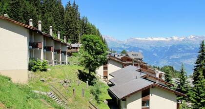 Nice apartment in villa for 8 guests with WIFI, TV and terrace