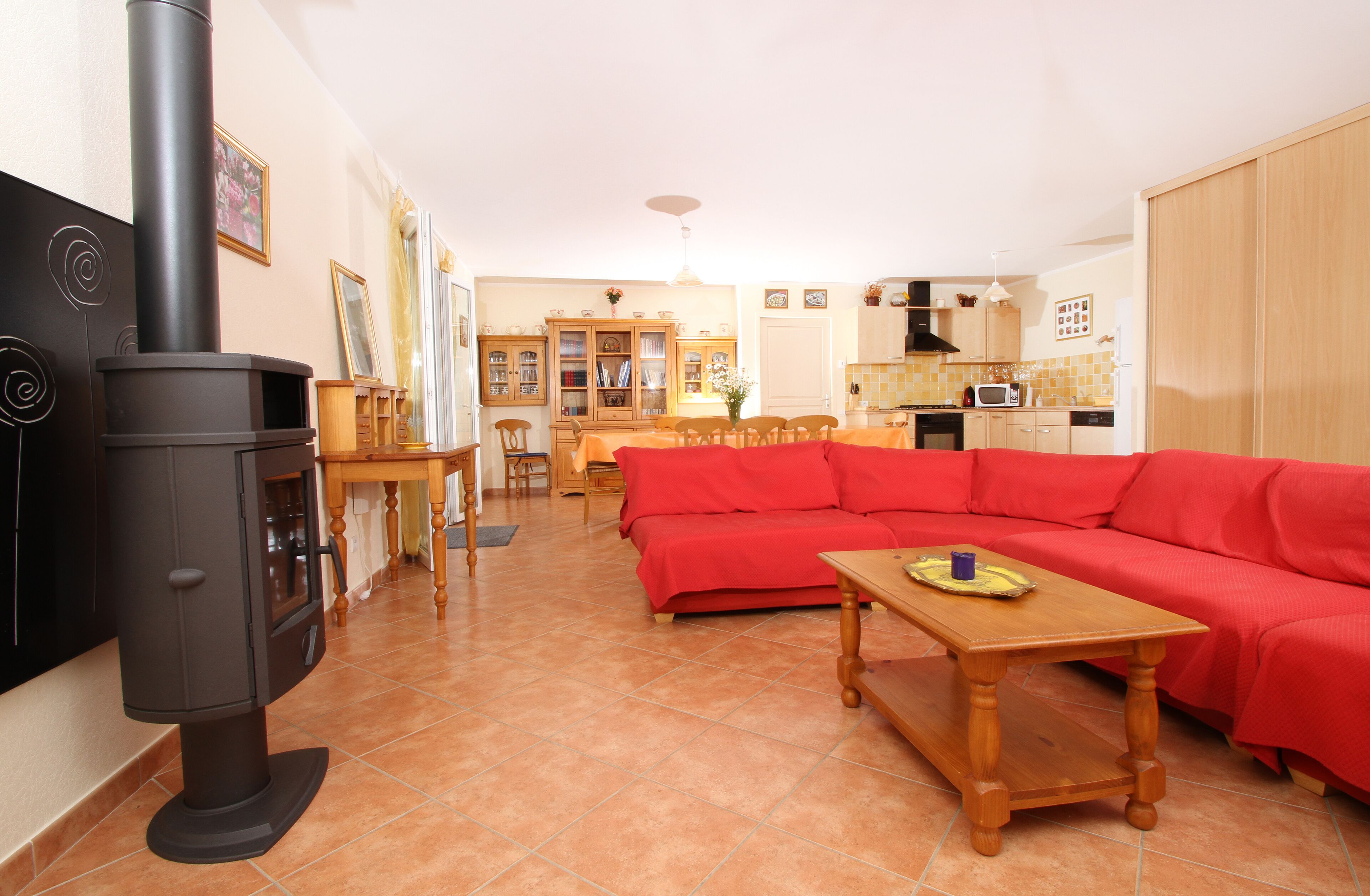 TV, DVD player, books, stereo