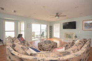 Smart TV - "No Pressure"  Beautiful beach front home (Port St Joe)