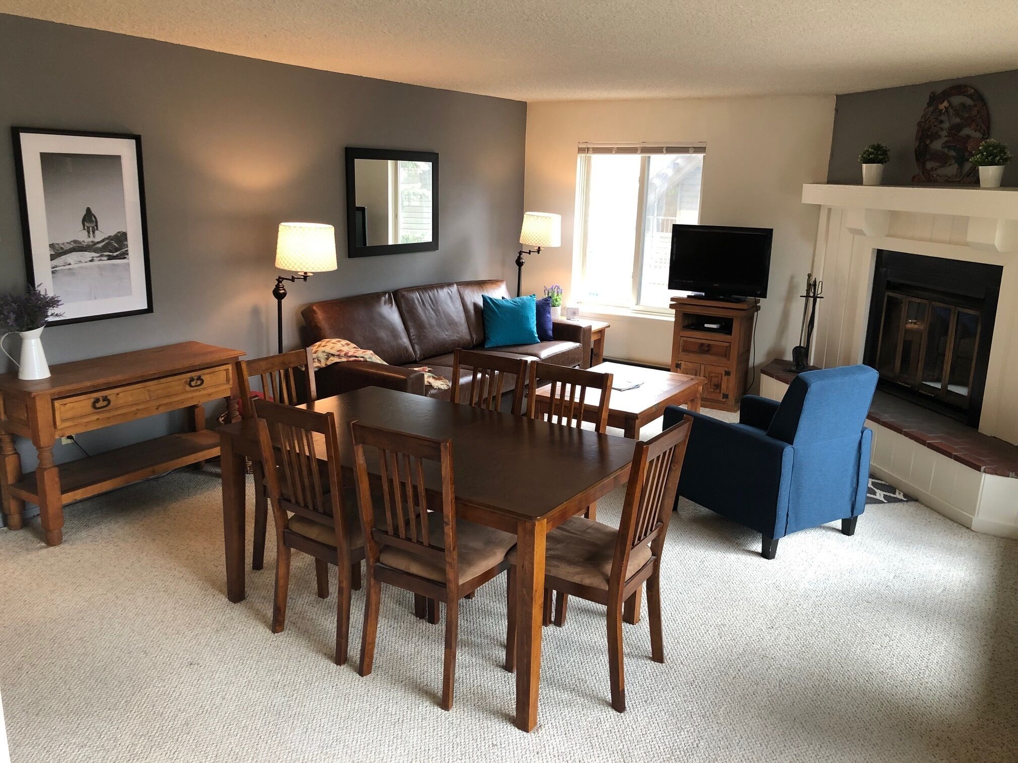Ideal Mountain Retreat in Avon! Sleeps 10, 3bd/3ba