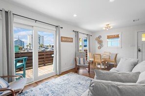 TV - SUPER CUTE, DOG FRIENDLY, CONVENIENT TO THE BEACH! (Gulf Shores)