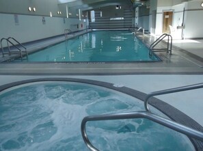 Indoor pool, a heated pool - Amazing & Modern! Beautiful & Quiet View! Best location Downtown w/ Free Parking (Vancouver)