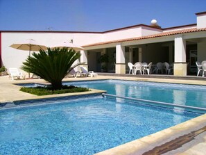 Seasonal outdoor pool