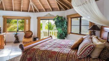 5 bedrooms, desk, soundproofing, iron/ironing board