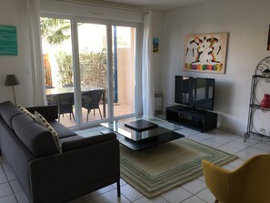 Een flatscreentelevisie