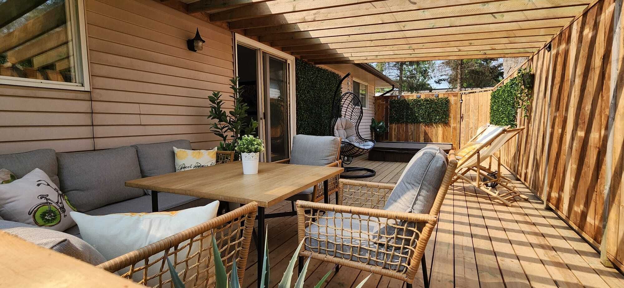 Outdoor dining