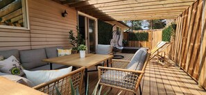 Outdoor dining - BOHO COTTAGE  "Hot Tub & Close to Beach" (Crystal Beach)