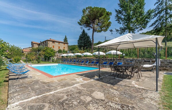 Outdoor pool - Awesome home in Cortona (Cortona)