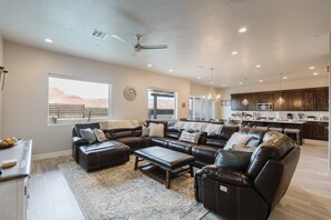 TV, fireplace, table football, stereo - Ocotillo Springs Resort 32, Private Pool, Hot Tub, Hockey Table, Foosball, 2 PS4 and Community Pool (Santa Clara)