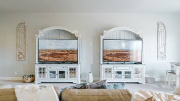 電視、壁爐、足球機、音響