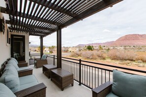 Property grounds - Ocotillo Springs Resort 32, Private Pool, Hot Tub, Hockey Table, Foosball, 2 PS4 and Community Pool (Santa Clara)