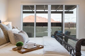 6 bedrooms, iron/ironing board, free WiFi, bed sheets - Ocotillo Springs Resort 32, Private Pool, Hot Tub, Hockey Table, Foosball, 2 PS4 and Community Pool (Santa Clara)