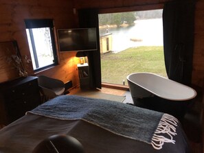 4 bedrooms, iron/ironing board, WiFi, bed sheets - Swedish Beachfront Cottage (Värmdö SV)