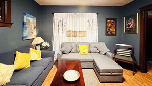 Unclassified image, 3 of 27, button - Rainbow Inn on the Walnut Avenue ,  3bed room, 2full bath, double parking, WiFi  (Niagara Falls)