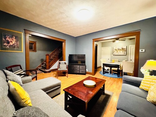 Rainbow Inn on the Walnut Avenue ,  3bed room, 2full bath, double parking, WiFi 