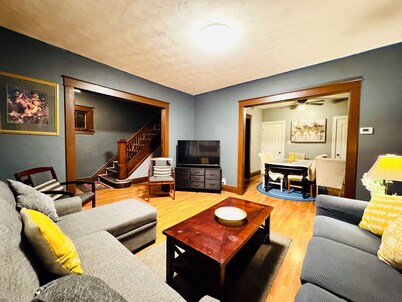 Rainbow Inn on the Walnut Avenue ,  3bed room, 2full bath, double parking, WiFi 