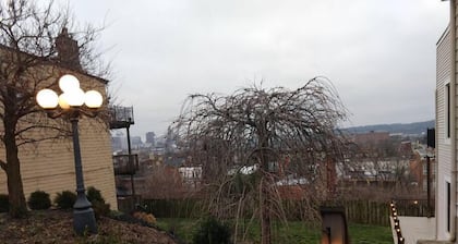 Excelentes vistas en OTR, mucho estacionamiento y gran patio.