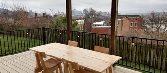 Superbes vues dans l'OTR, beaucoup de stationnement et grande cour!