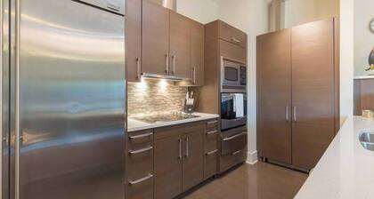 Just 3 Blocks to Park Ave Shops/ Restaurants, 2 From The Winter Park Village!