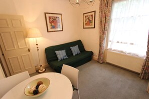 Family Apartment, 1 Bedroom | Living room | Flat-screen TV - StayIn - Queensway (London)