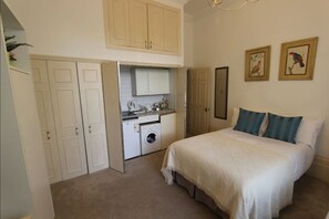 Family Studio | Iron/ironing board, free WiFi, bed sheets - StayIn - Queensway (London)