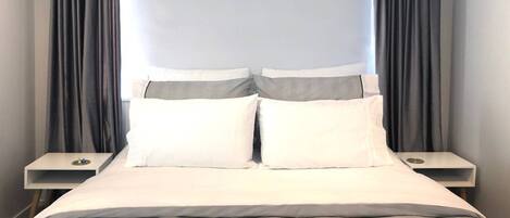 2 dormitoris, caixa forta a l'habitació i planxa i posts de planxar