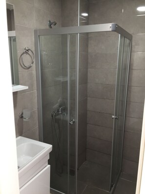Twin Room | Bathroom shower - R House Hotel (Bodrum)
