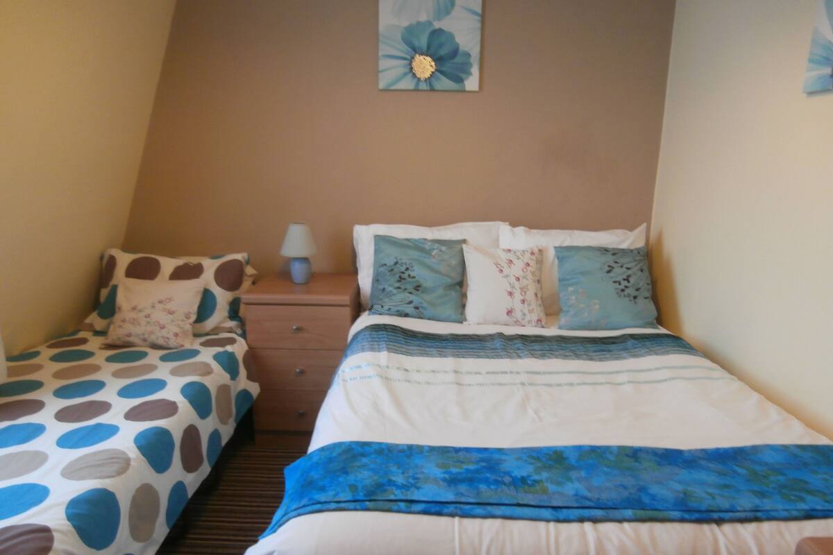 Triple Room | Iron/ironing board, free cots/infant beds, free WiFi
