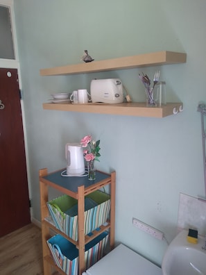 Basic Single Room | Room amenity - Diamond House (Great Yarmouth)