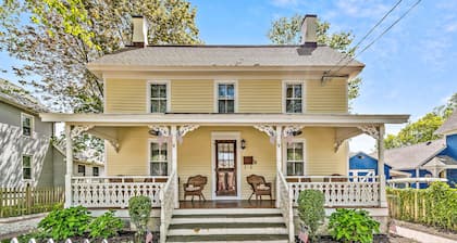 Sea Horse Cottage-5 Bedrooms, 3 Full Baths, 2 Half Baths, Sleeps 13