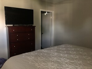 2 soverom, safe på rommet, strykejern/-brett og wi-fi