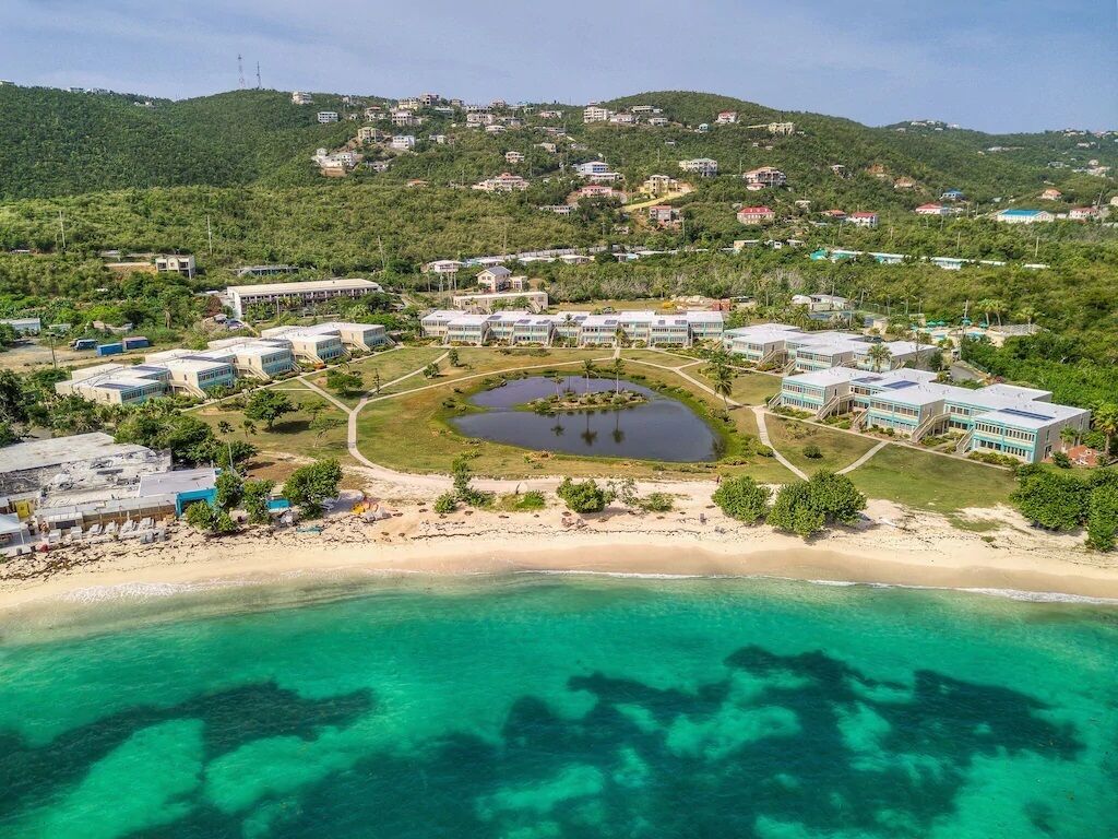 Plage, chaises longues, serviettes de plage