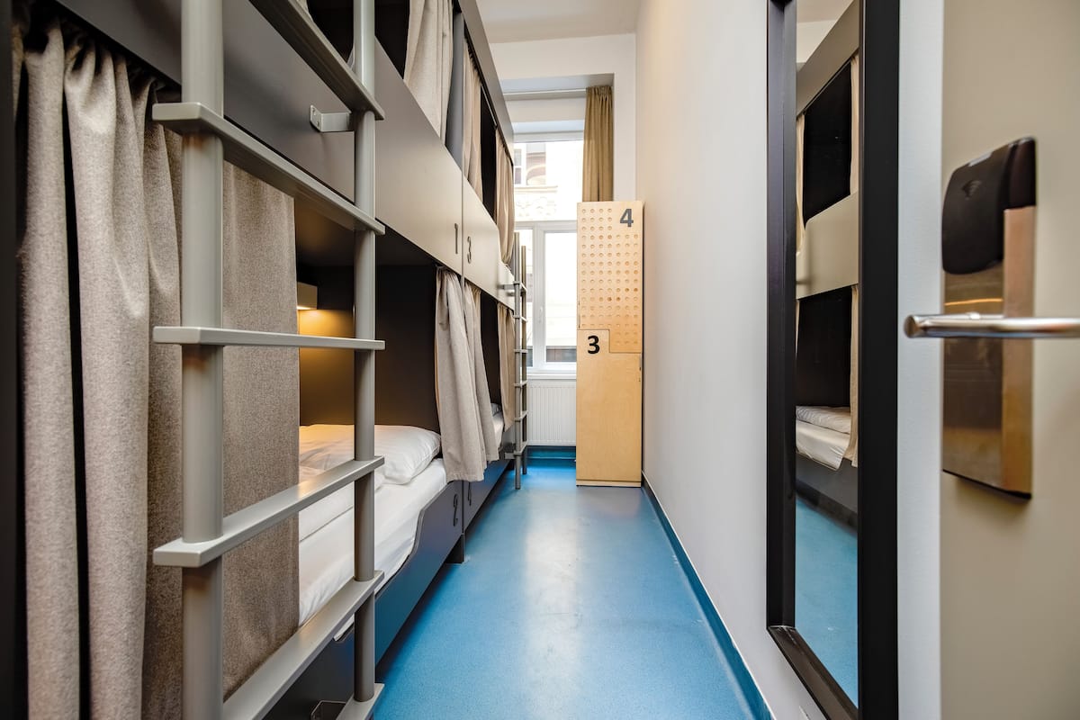 Soundproofing, free WiFi, bed sheets