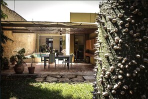 Outdoor dining - Casa 51 - The best place to stay in town! (Centro)