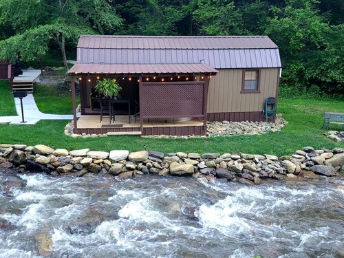Mountain Tiny Home on Bold Stream w Hot Tub!! 