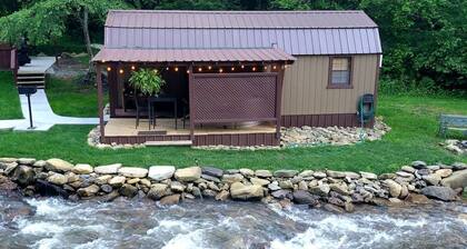 Mountain Tiny Home on Bold Stream w Hot Tub!!