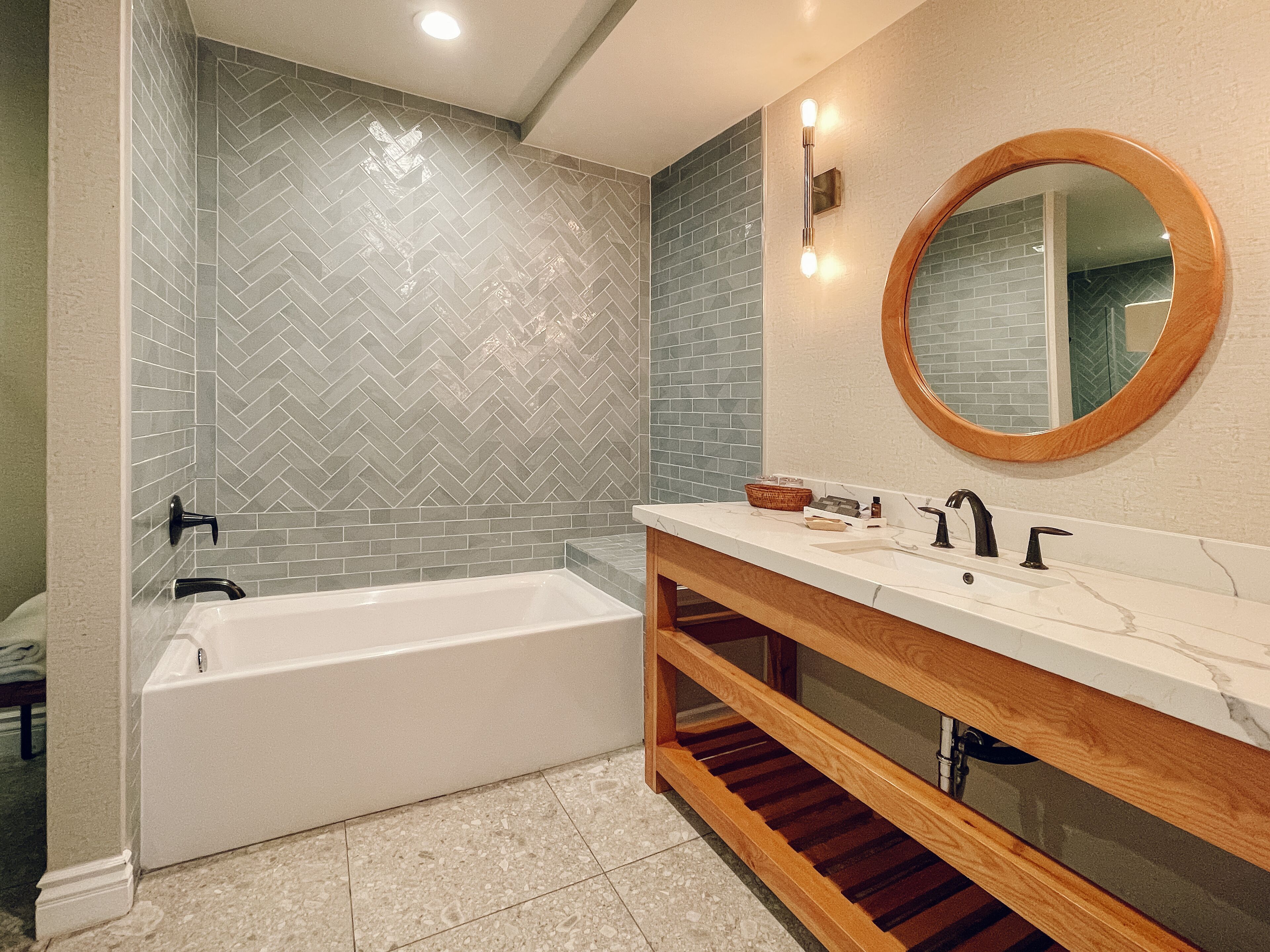 historic deluxe room, 1 queen bed | bathroom | hair dryer, bathrobes, towels