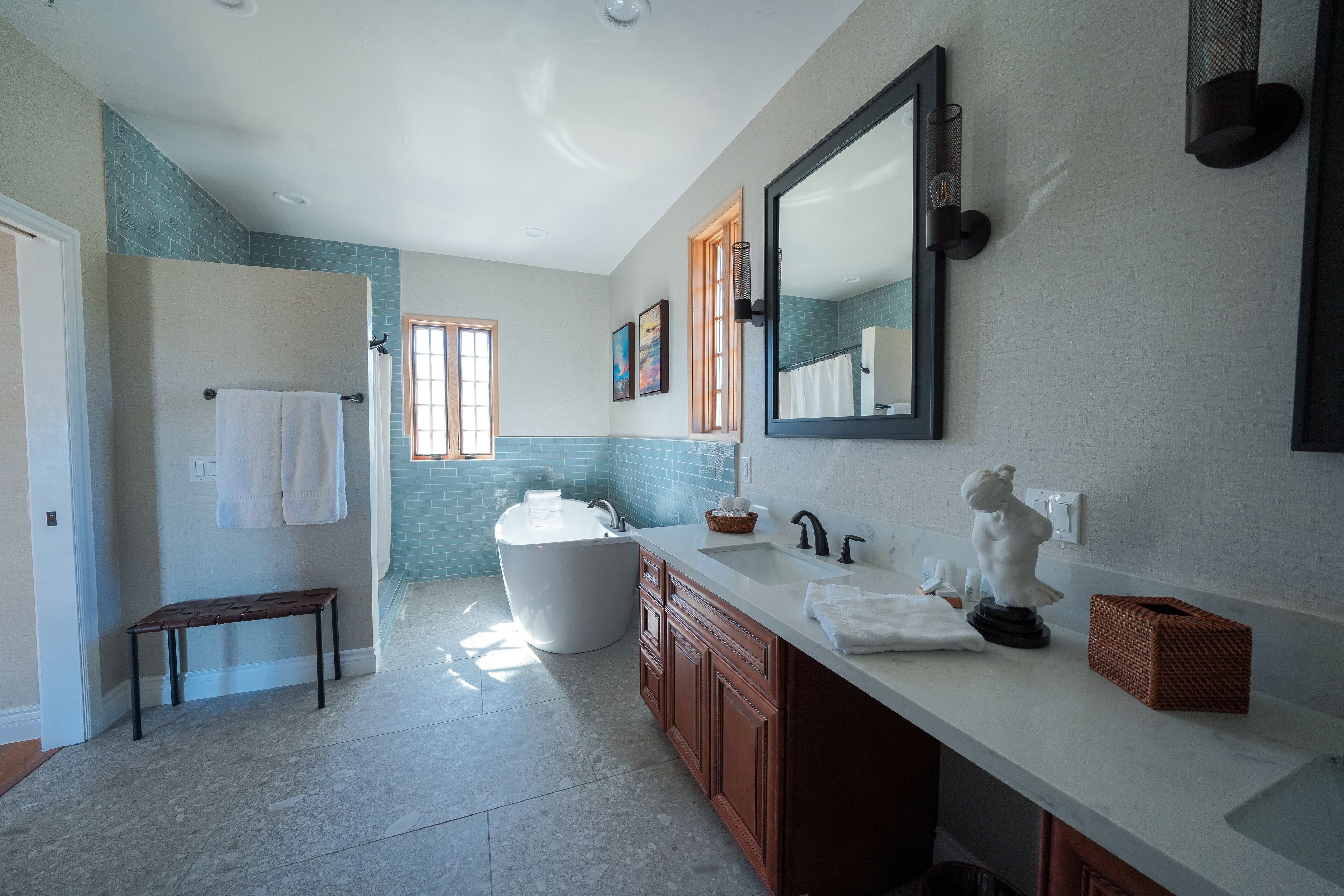 penthouse, 3 bedrooms, kitchen, ocean view | bathroom | hair dryer, bathrobes, towels