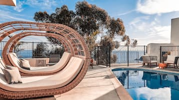 Outdoor pool, pool loungers